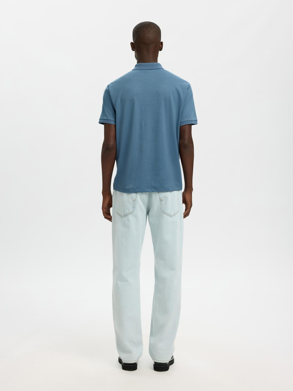 model_shot-back